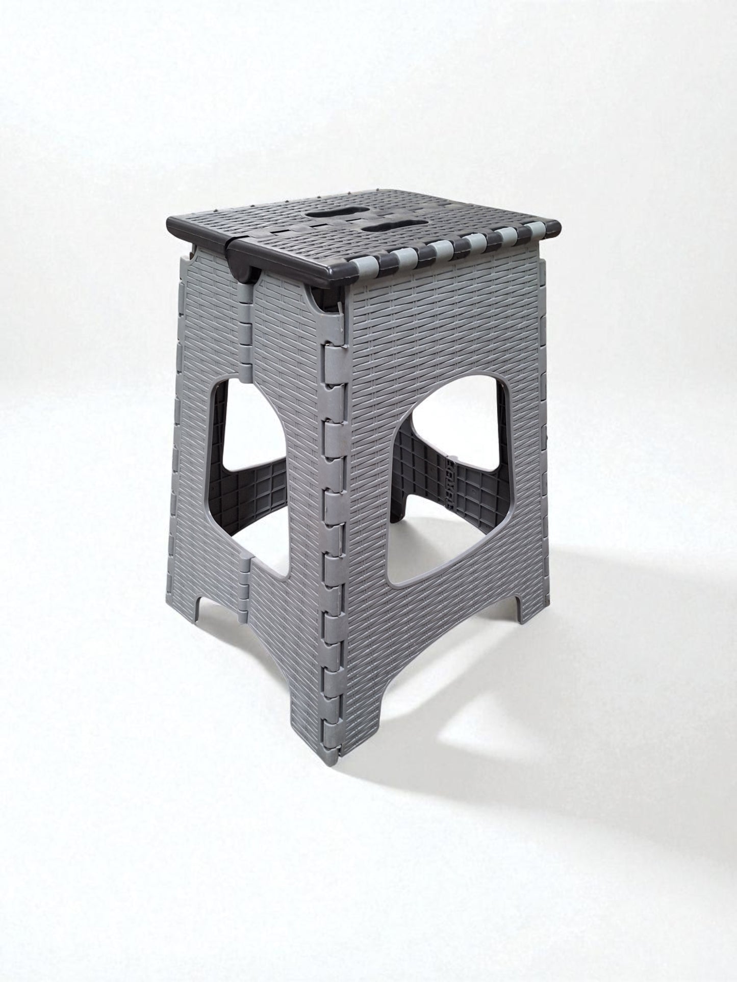 Inklapbaar Kunststof Krukje – Grijs Rattan Design – Opstapje