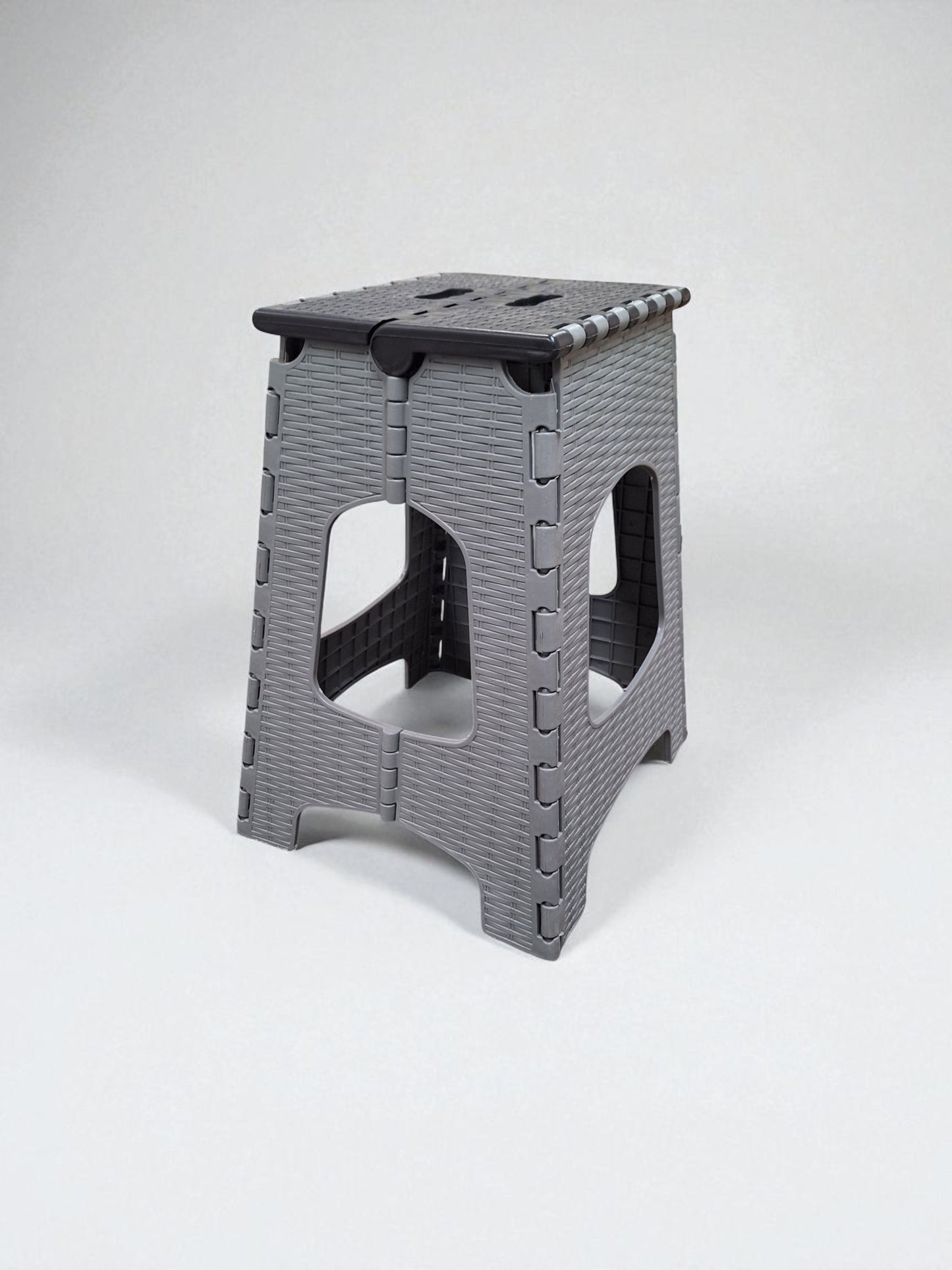 Inklapbaar Kunststof Krukje – Grijs Rattan Design – Opstapje
